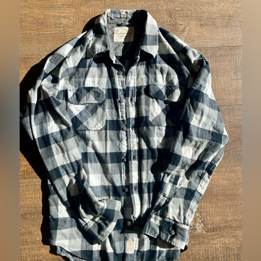 Basic plaid flannel. Black and white. Weatherproof Vintage brand.